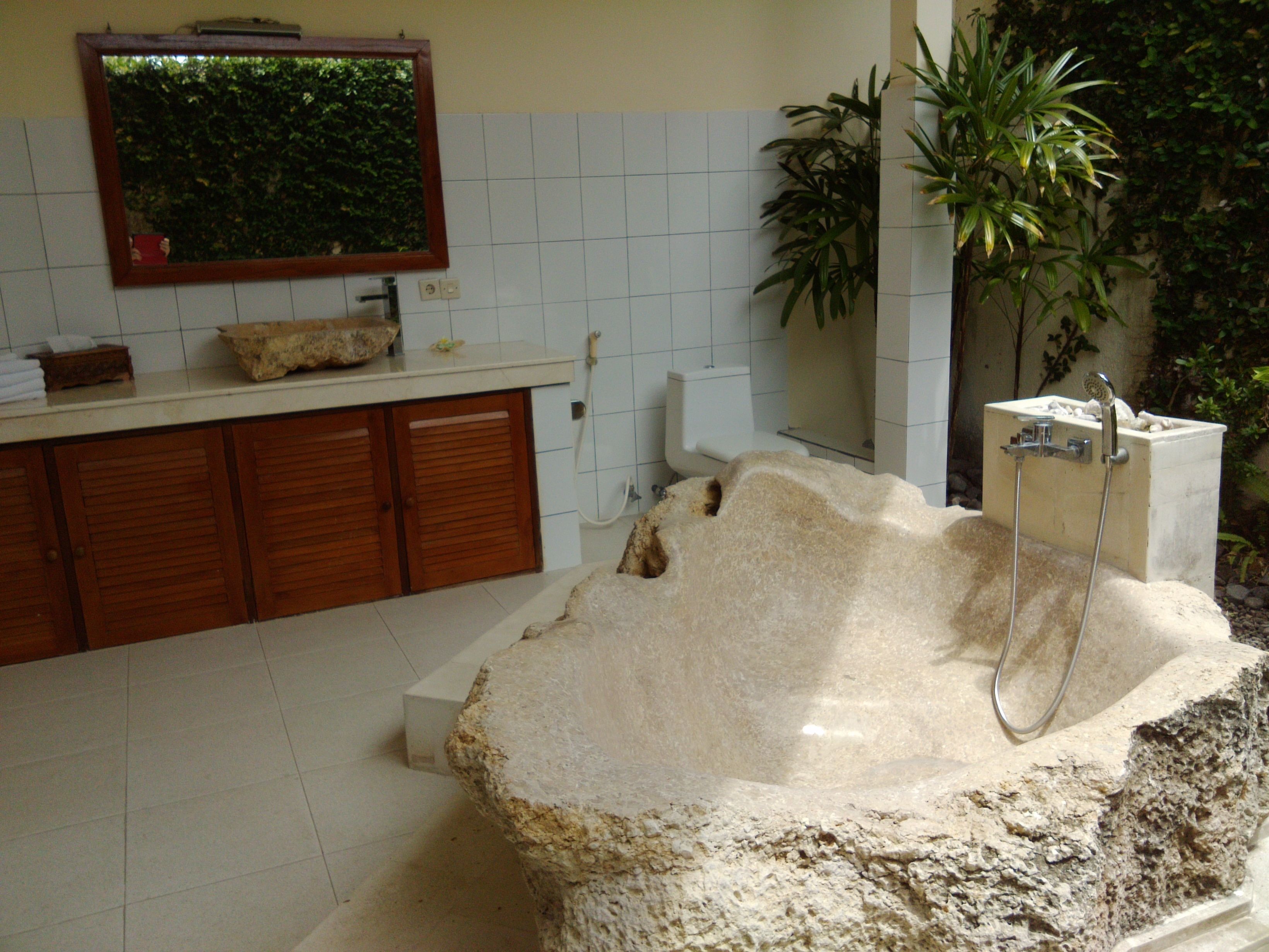 executive villa, 2 bedrooms, garden view | bathroom | shower, free toiletries, hair dryer, towels