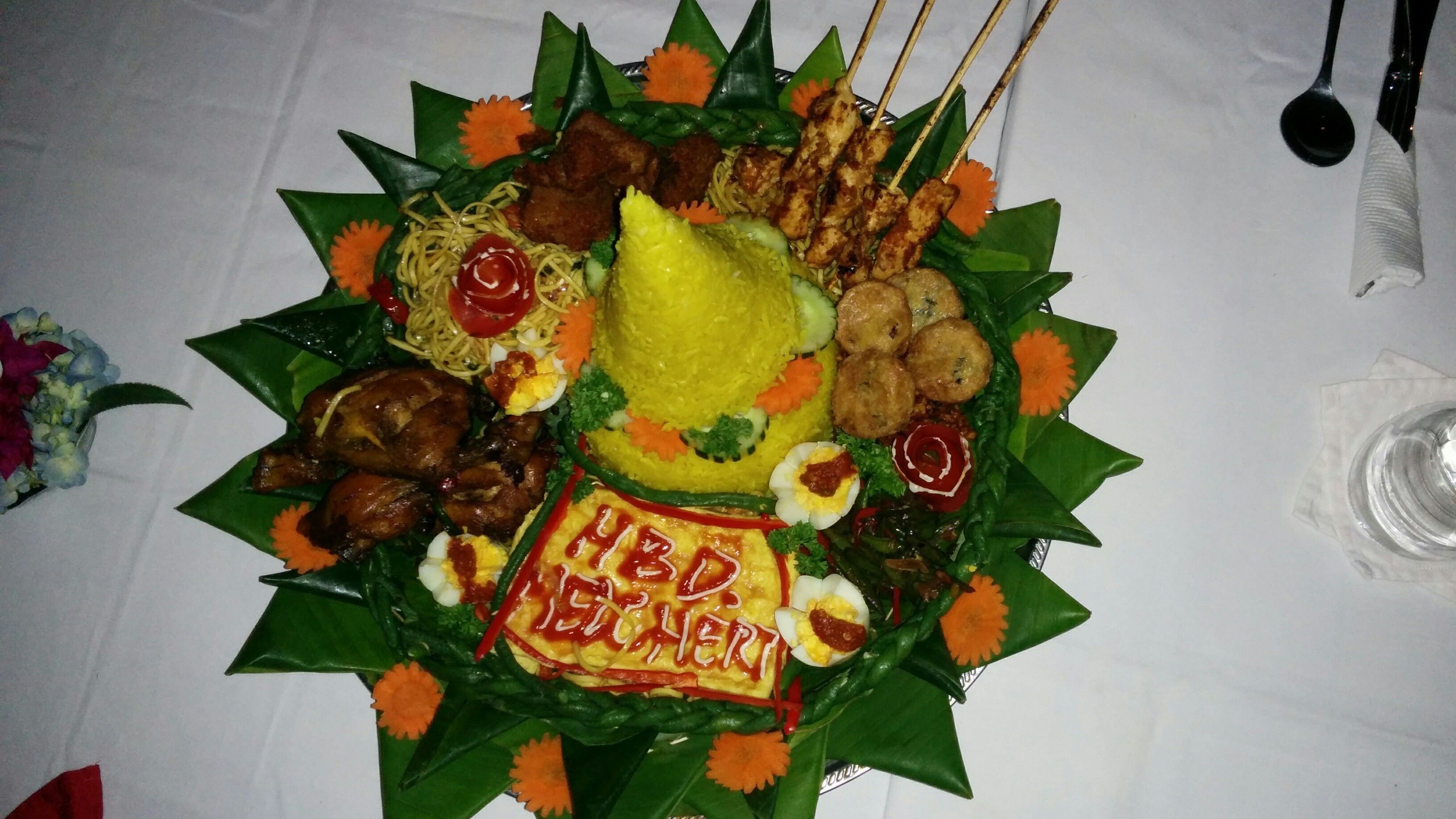 breakfast, lunch, dinner served; international cuisine