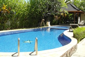 Outdoor pool - Starlight Restaurant & Bungalows (Buleleng)