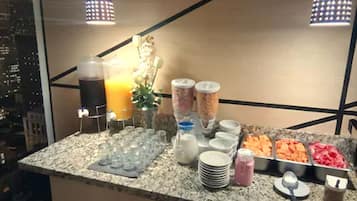 包含每日当地美食早餐