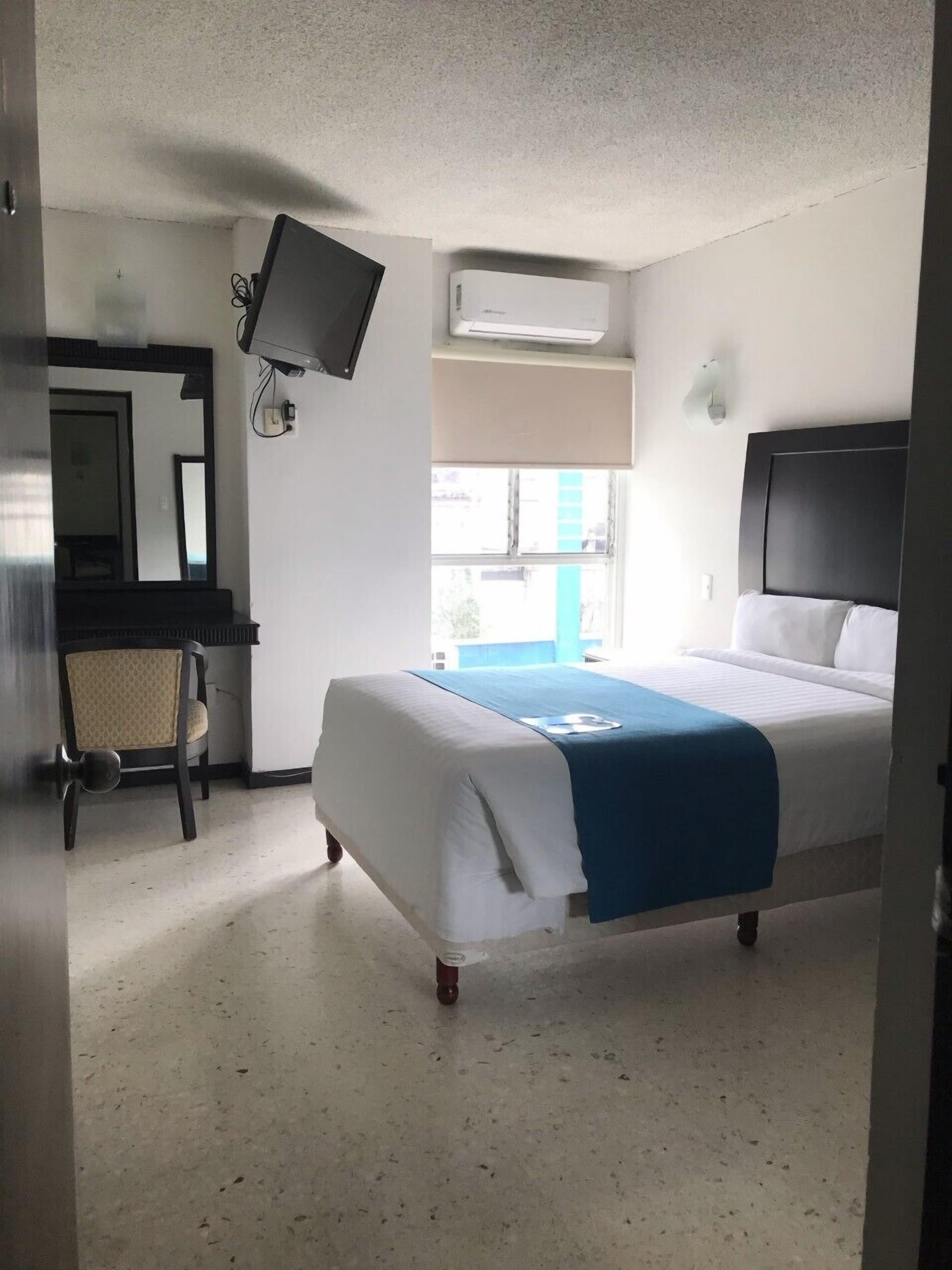 standard room, 1 large single bed | premium bedding, in-room safe, desk, free wifi