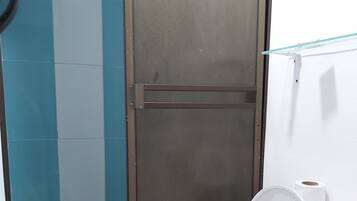 Basic Double Room | Bathroom | Towels, soap, toilet paper