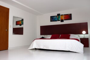 Caja de seguridad en la habitación y escritorio 