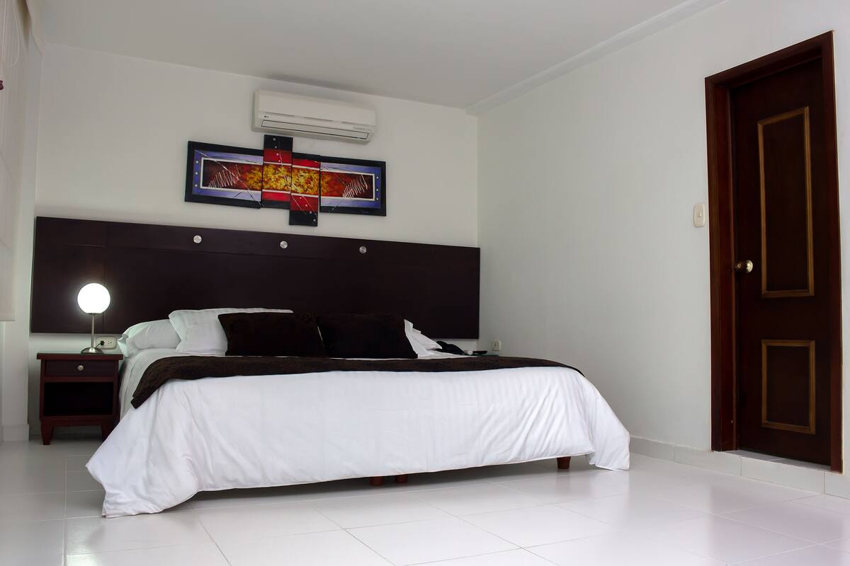 Executive Single Room | In-room safe, desk, rollaway beds, free WiFi