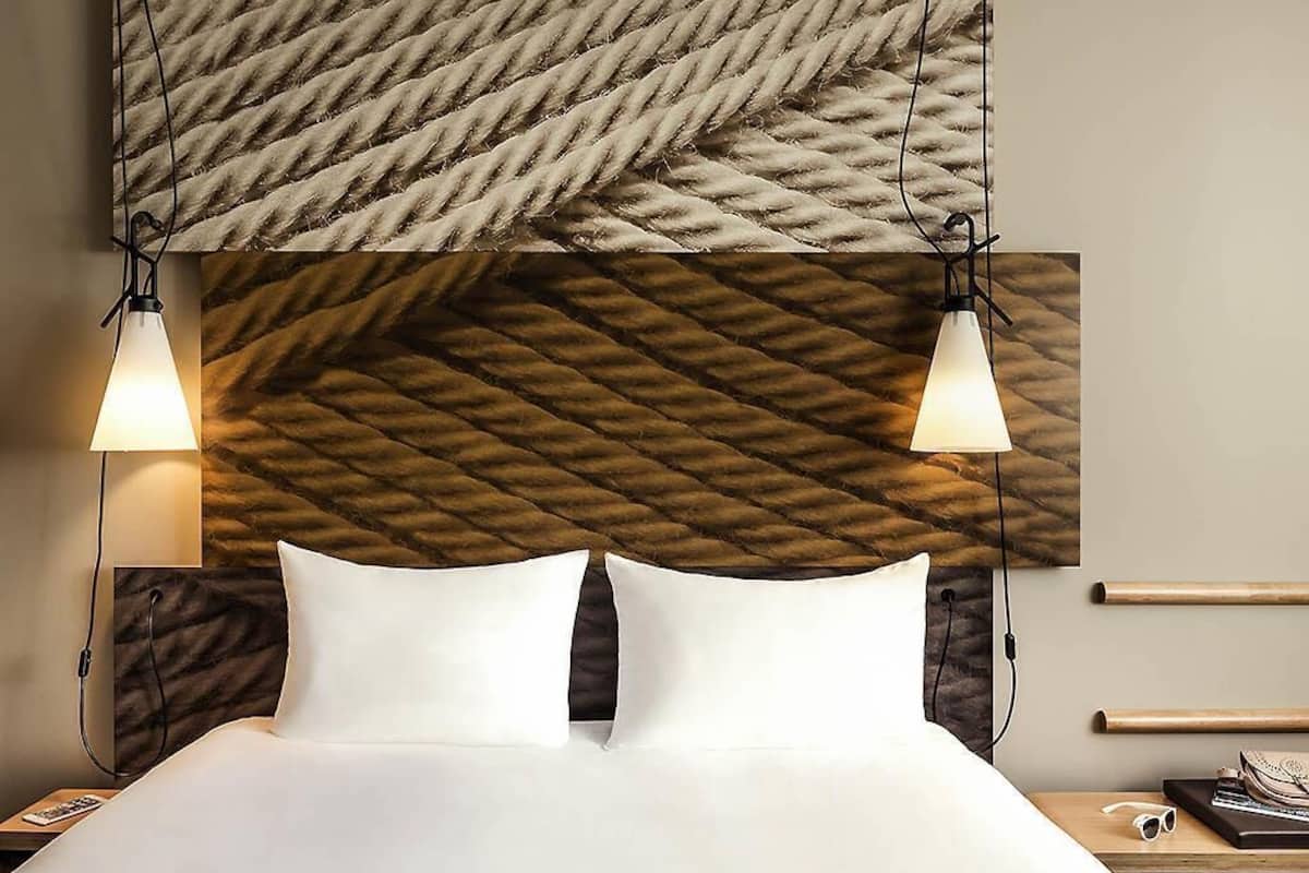 standard room, 1 double bed | premium bedding, desk, laptop workspace, blackout curtains