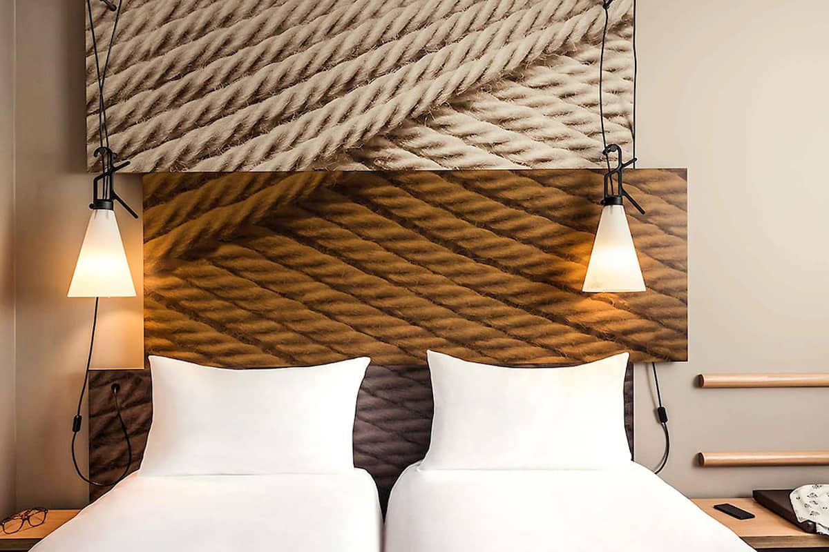 Ropa de cama de alta calidad y escritorio