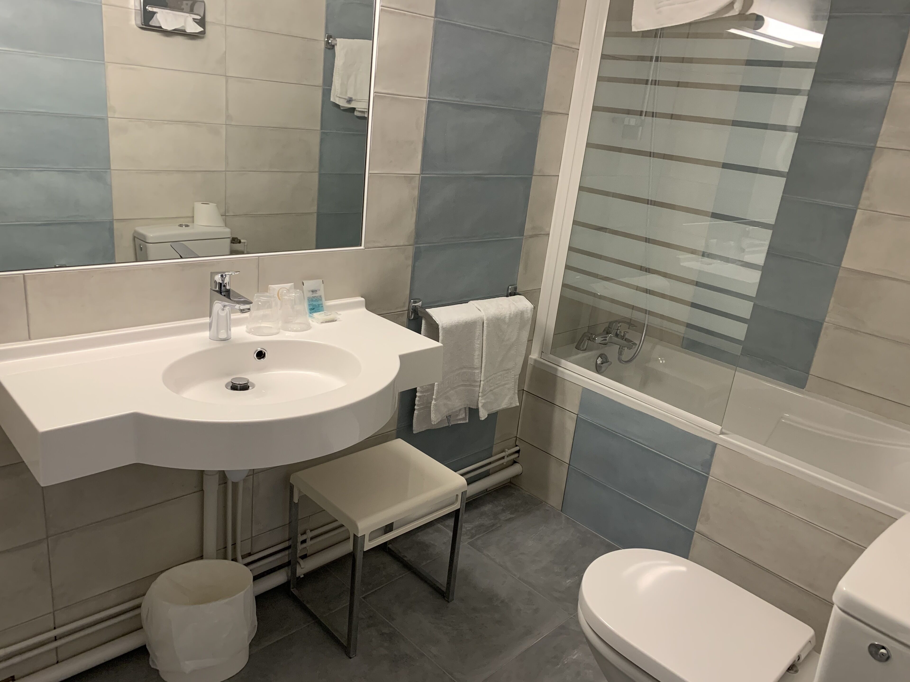 double room | bathroom | free toiletries, hair dryer, towels
