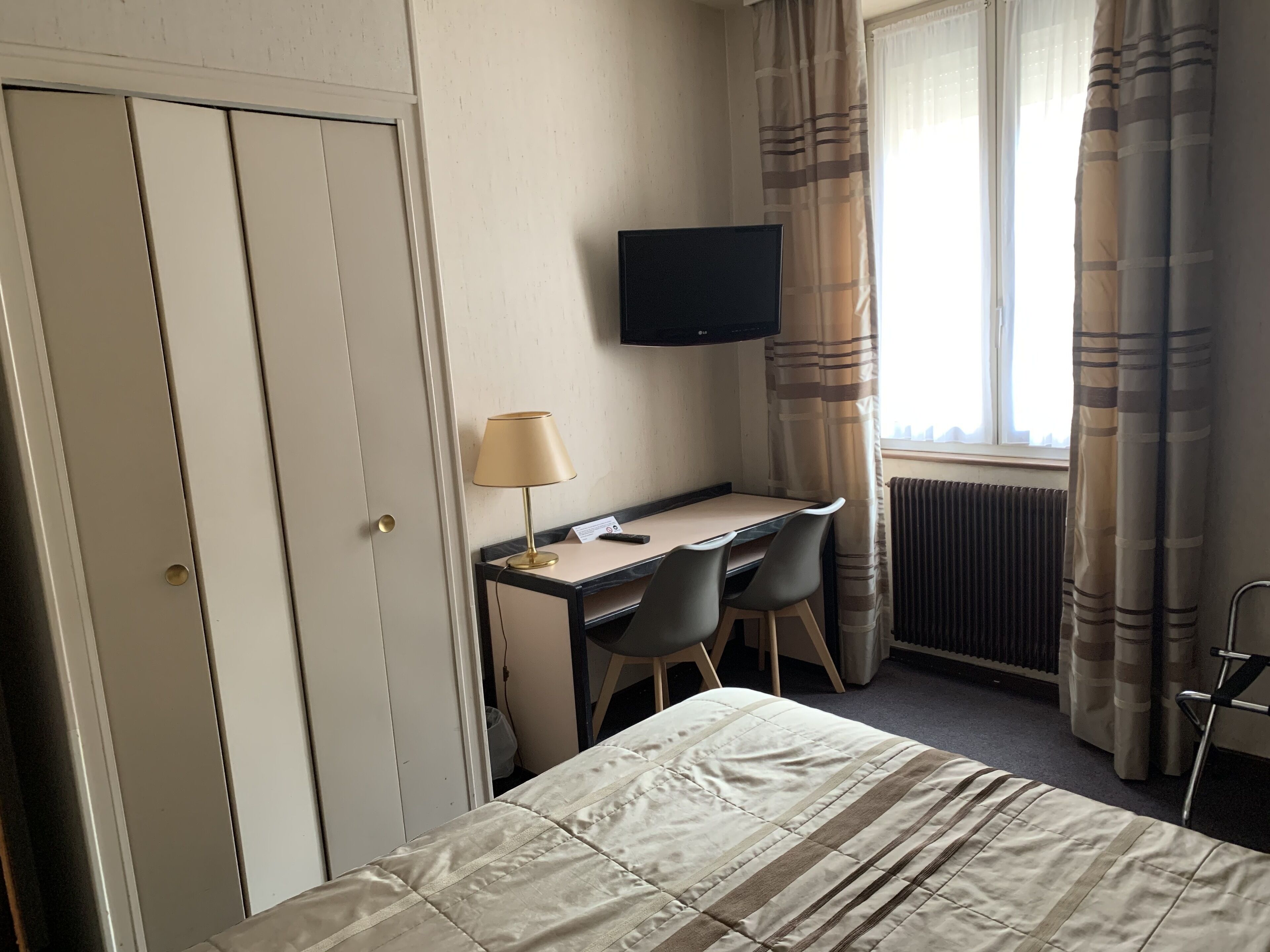 double room | individually decorated, individually furnished, desk, blackout curtains