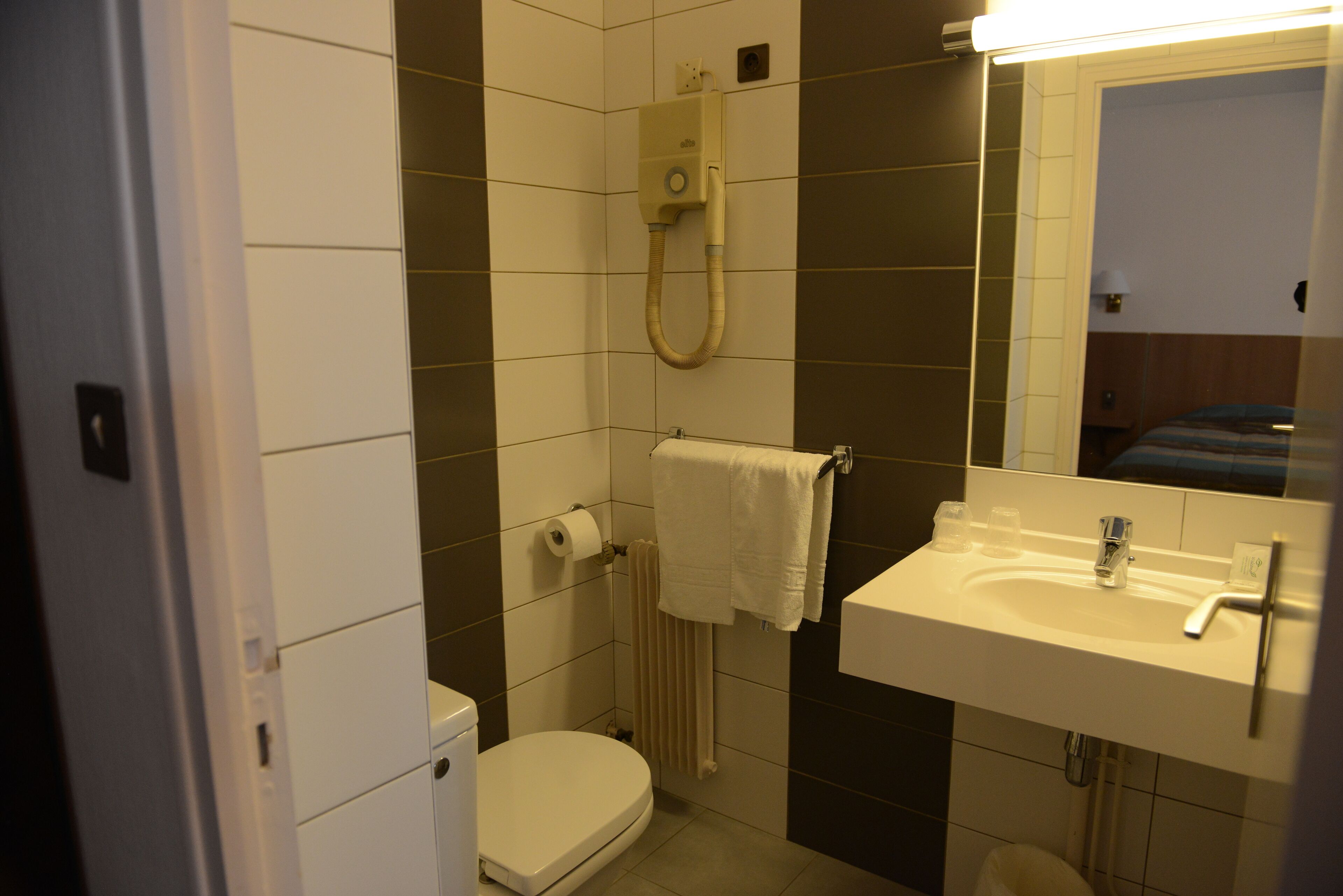 double room | bathroom | free toiletries, hair dryer, towels
