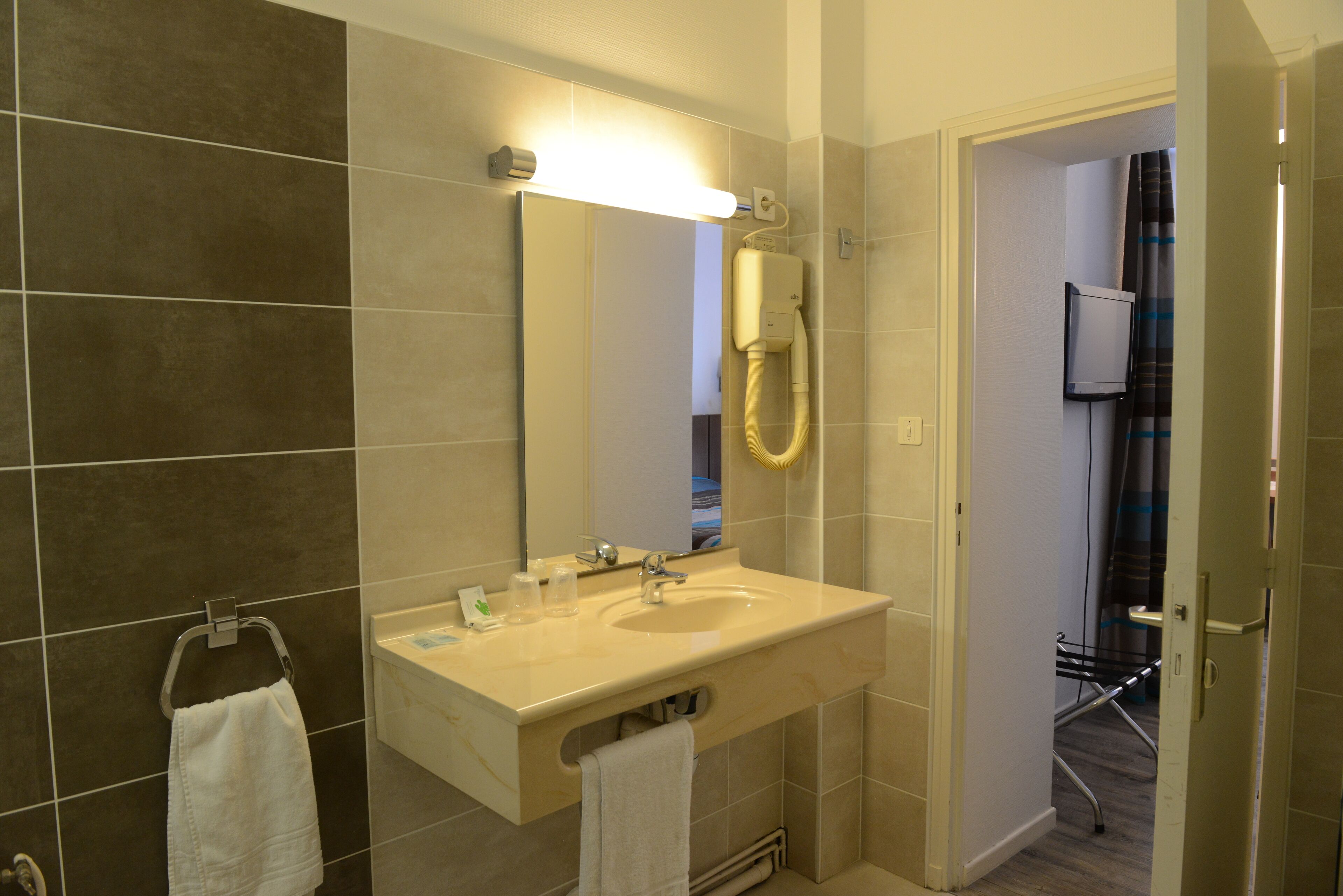 twin room | bathroom | free toiletries, hair dryer, towels