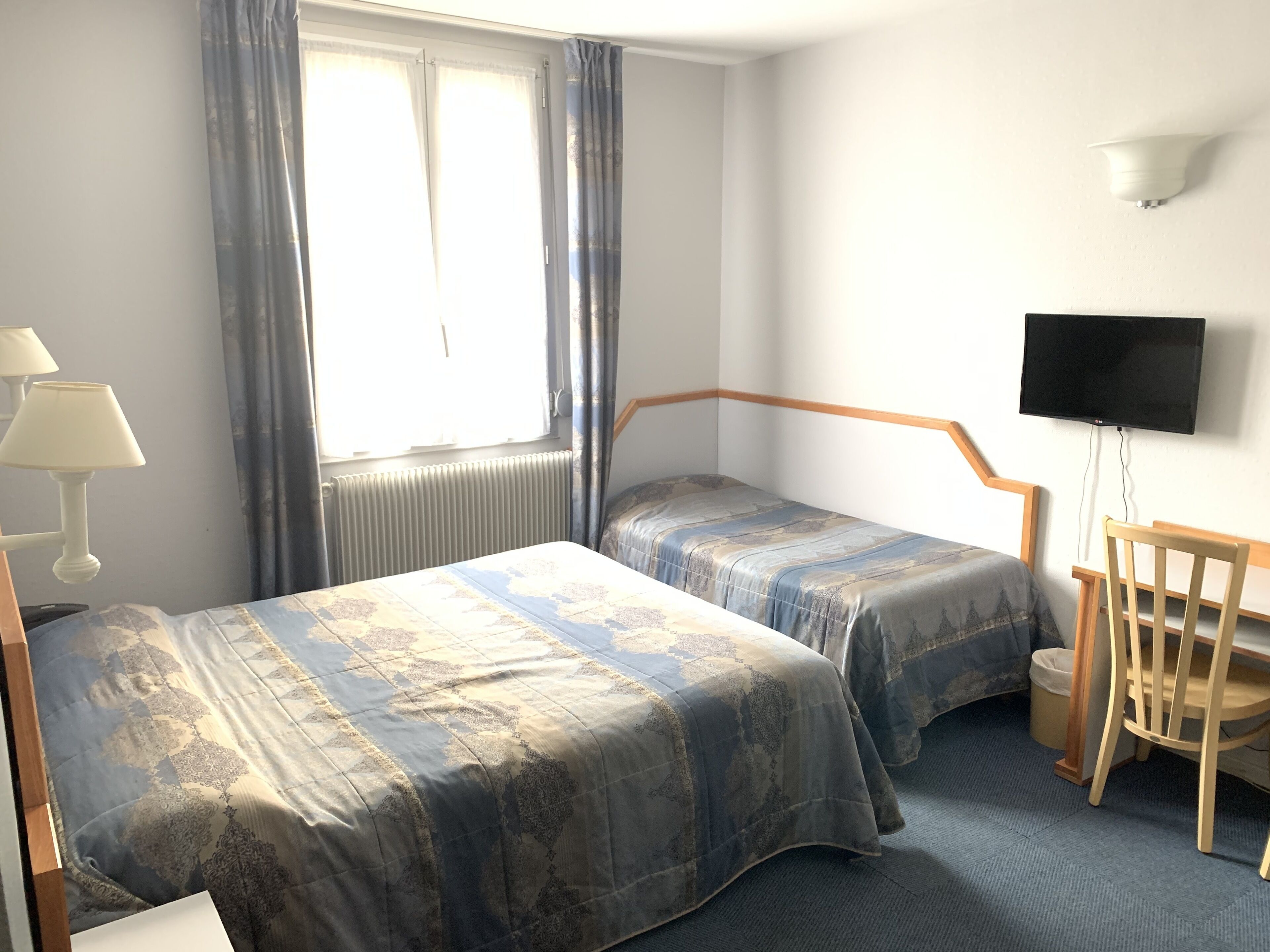 triple room | individually decorated, individually furnished, desk, blackout curtains