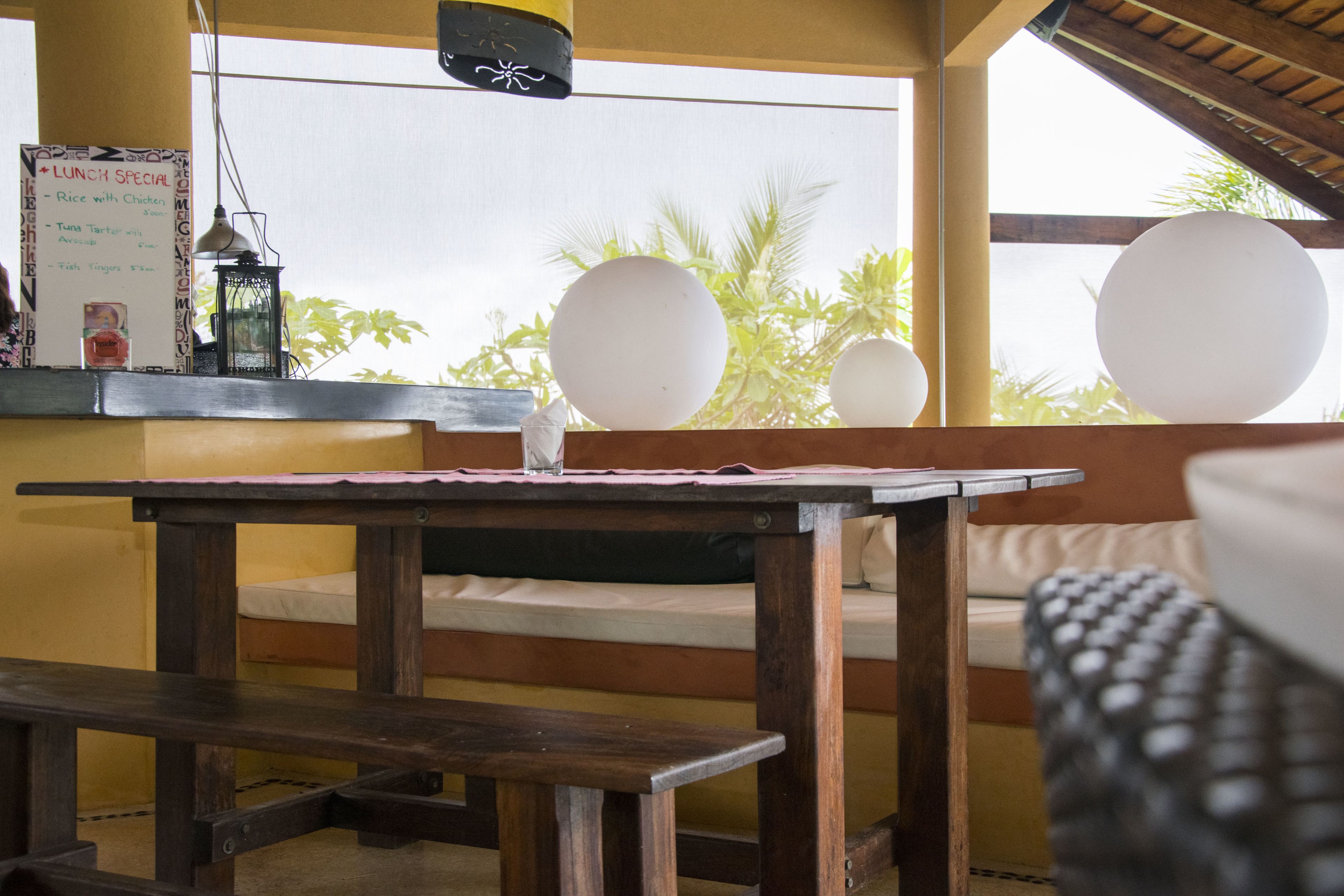 2 restaurants, breakfast served