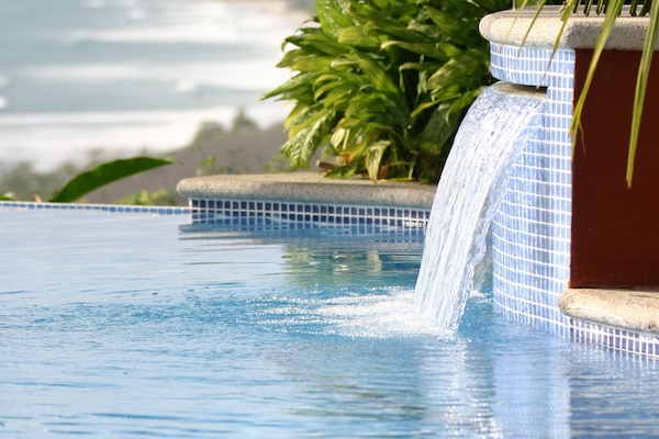 2 restaurants, breakfast served