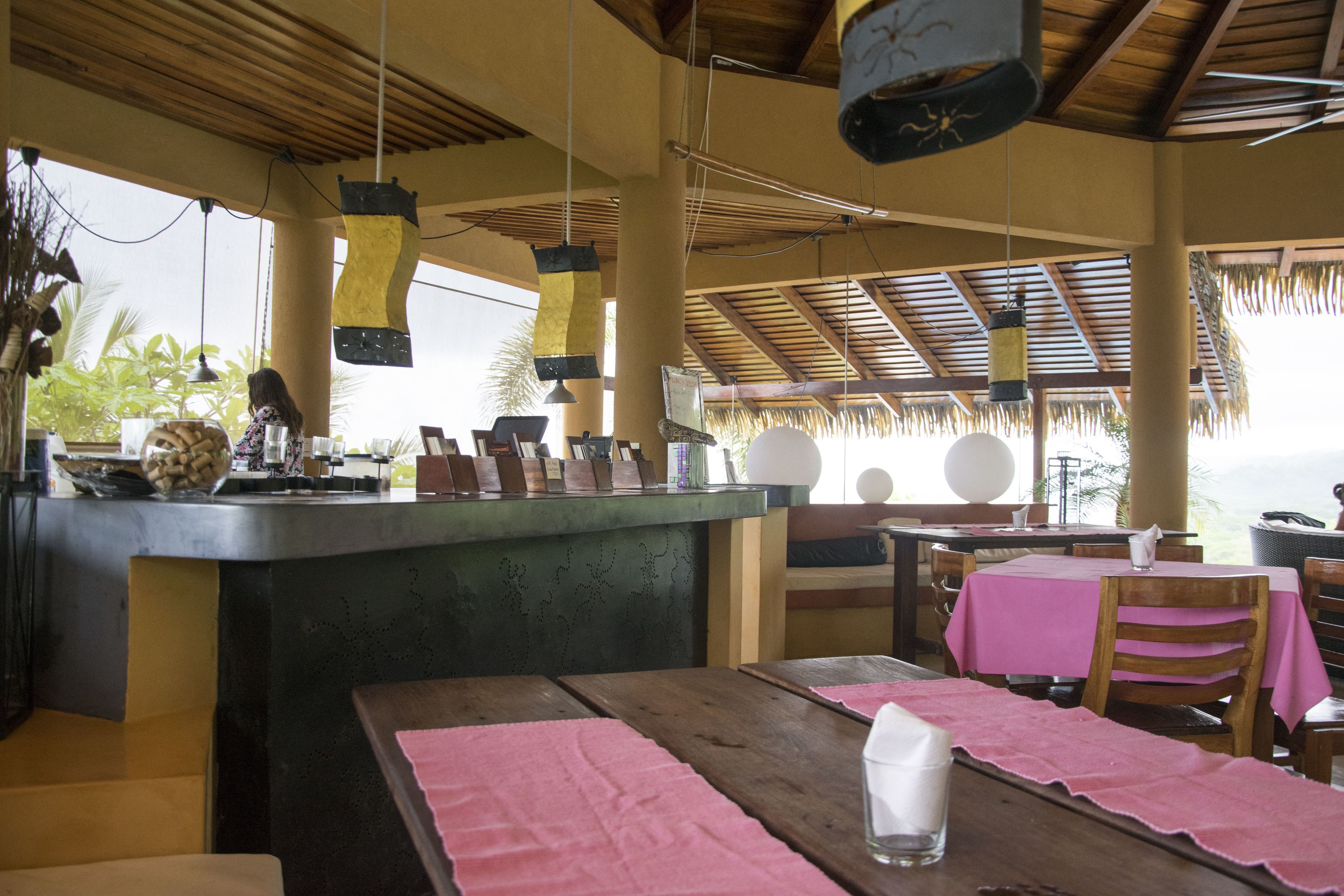 2 restaurants, breakfast served