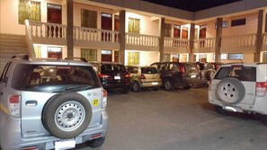 Free self parking - Hotel Primavera (Liberia)