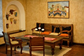 Deluxe Villa, 3 Bedrooms, Kitchen, Garden View | Living area