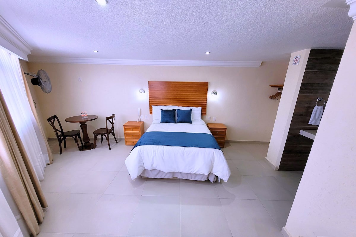 Standard Room | Peralatan tempat tidur premium, gebar bulu kapas
