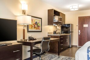 Desk, iron/ironing board, rollaway beds, free WiFi