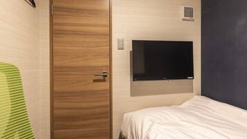 Down duvets, in-room safe, desk, laptop workspace