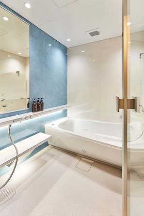 Quadruple Room, Shared Bathroom | Bathroom | Hair dryer, towels - Tora Hotel Asakusa - Hostel (Tokyo)