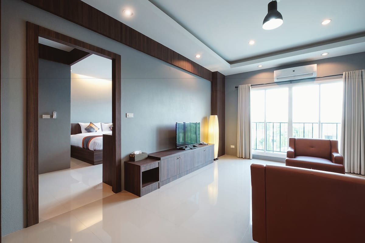 suite | desk, soundproofing, free wifi