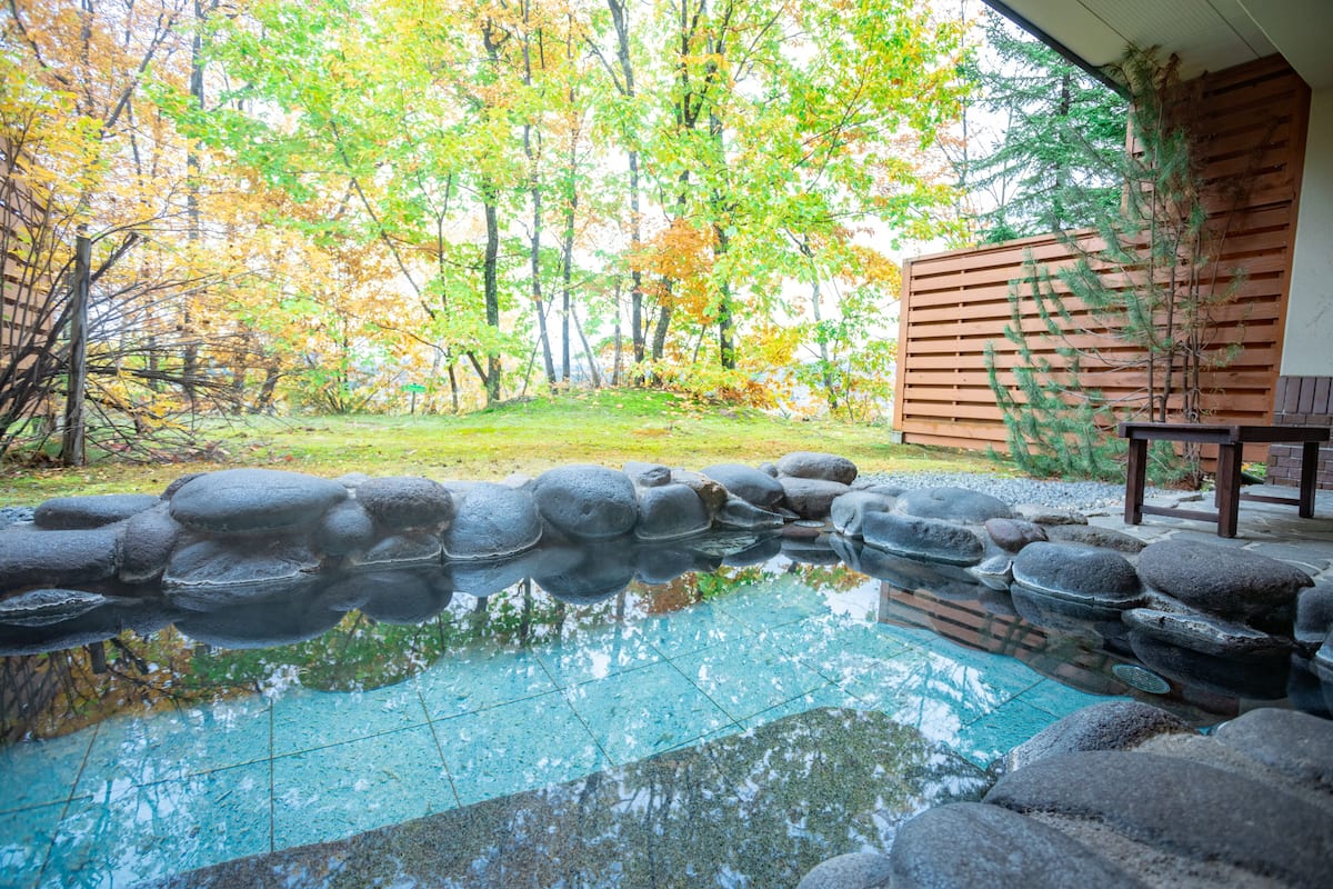 Western Room with Open-Air Bath, Non Smoking | In-room safe, desk, laptop workspace, bed sheets