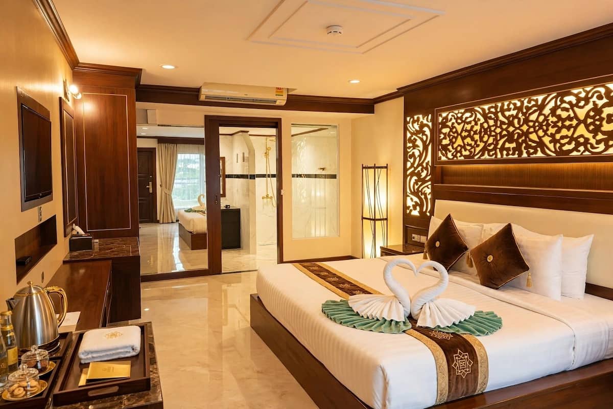Superior Double Room, Pool View | Premium bedding, minibar, in-room safe, desk
