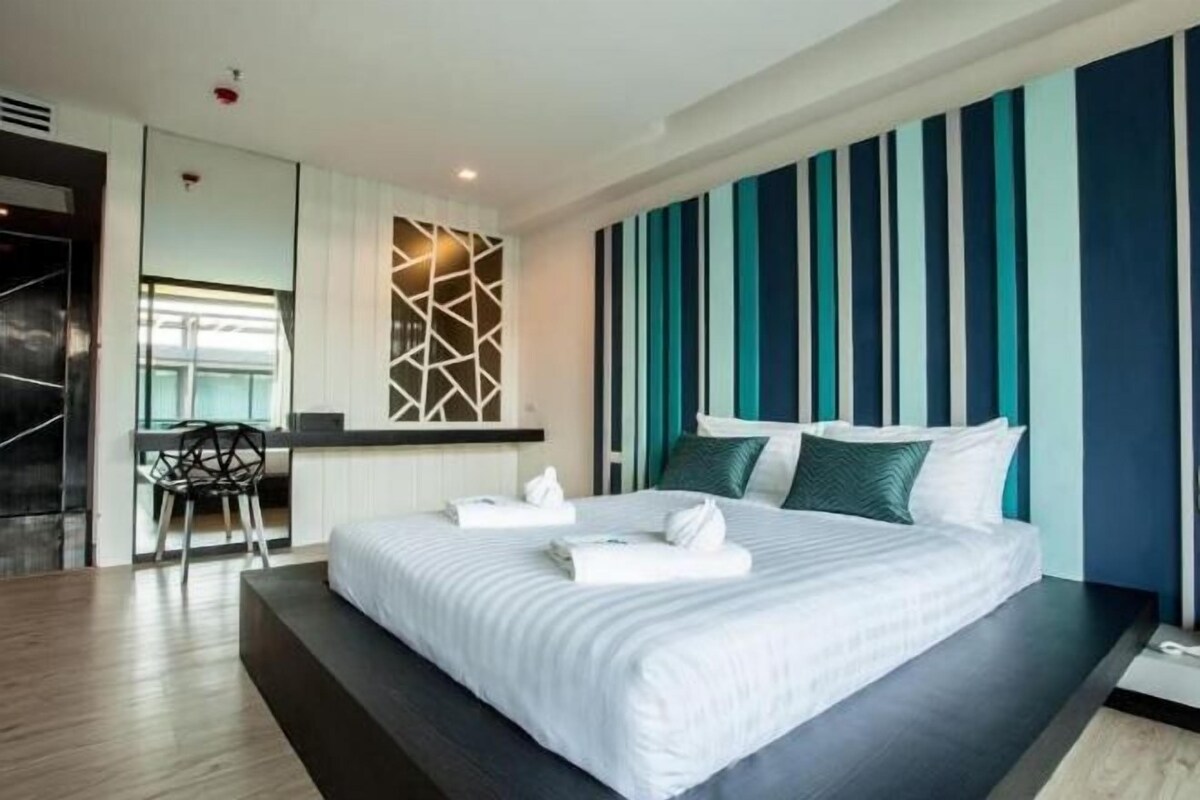 In-room safe, desk, blackout drapes, soundproofing