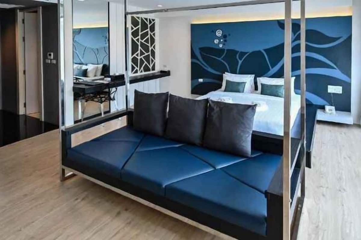 Zimmersafe, Schreibtisch, Verdunkelungsvorhänge, schallisolierte Zimmer