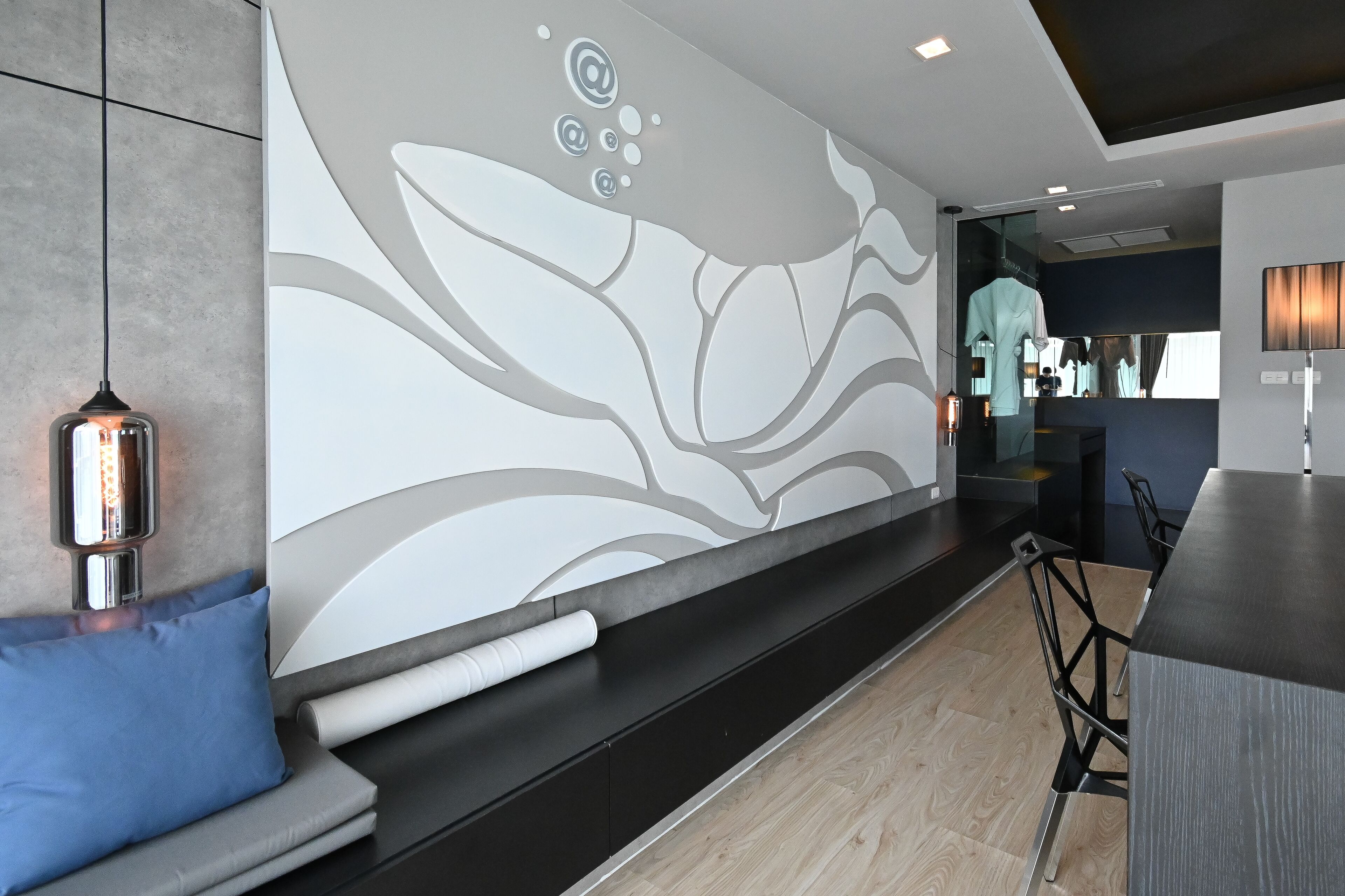 sea view suite room | 1 bedroom, in-room safe, desk, blackout curtains