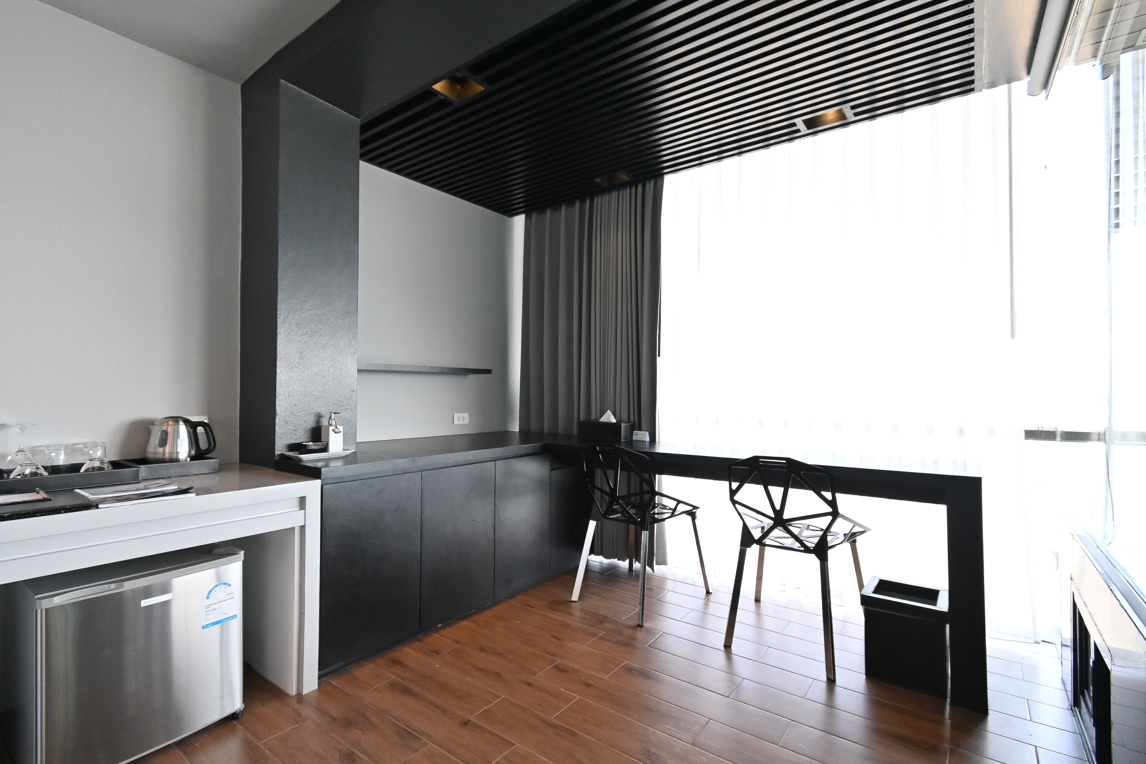 sea view suite room | 1 bedroom, in-room safe, desk, blackout curtains