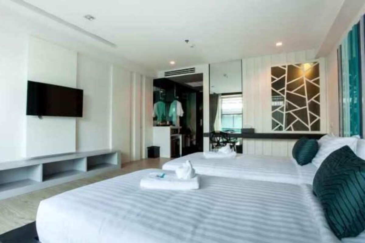 In-room safe, desk, blackout drapes, soundproofing