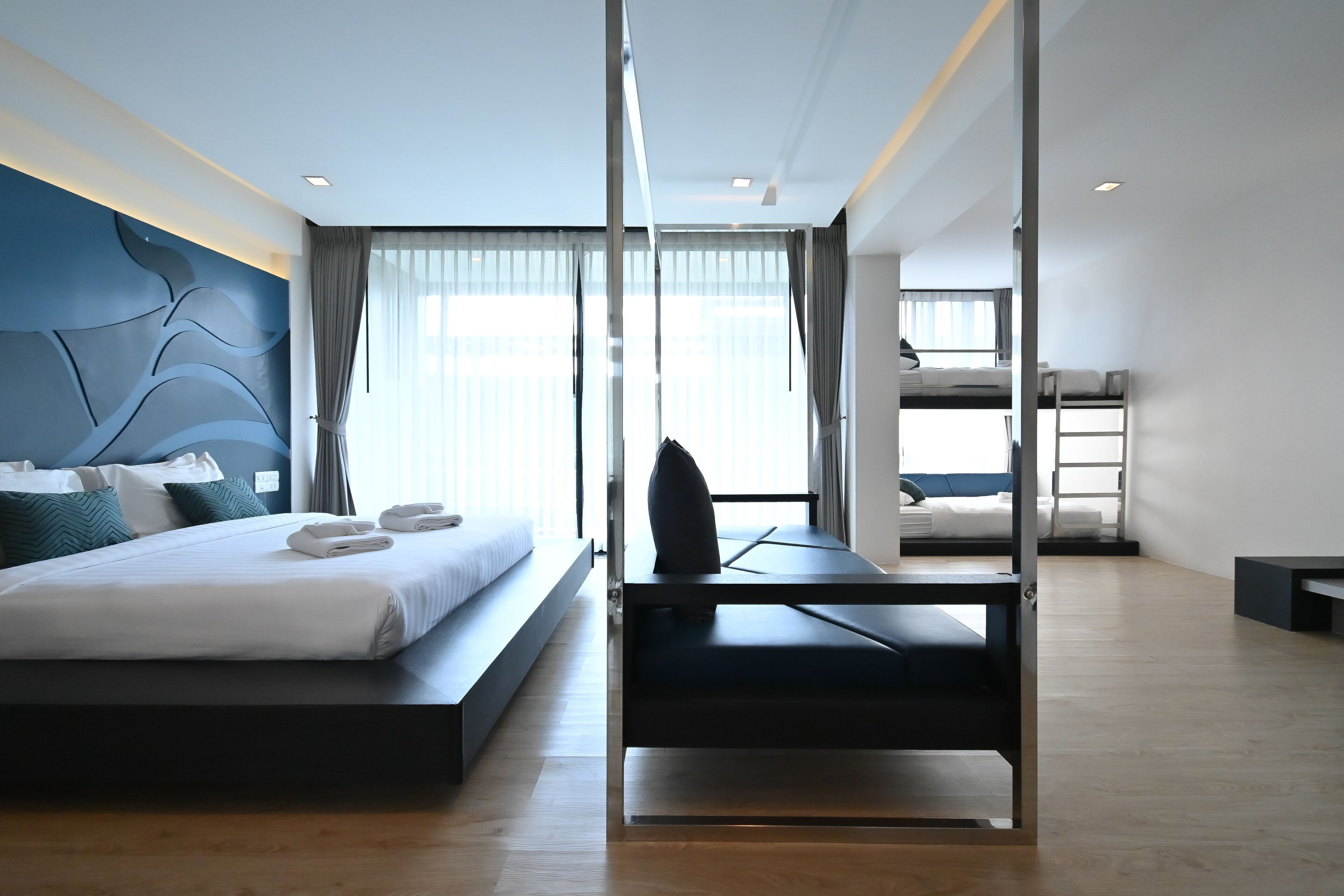 Coffres-forts dans les chambres, bureau, rideaux occultants