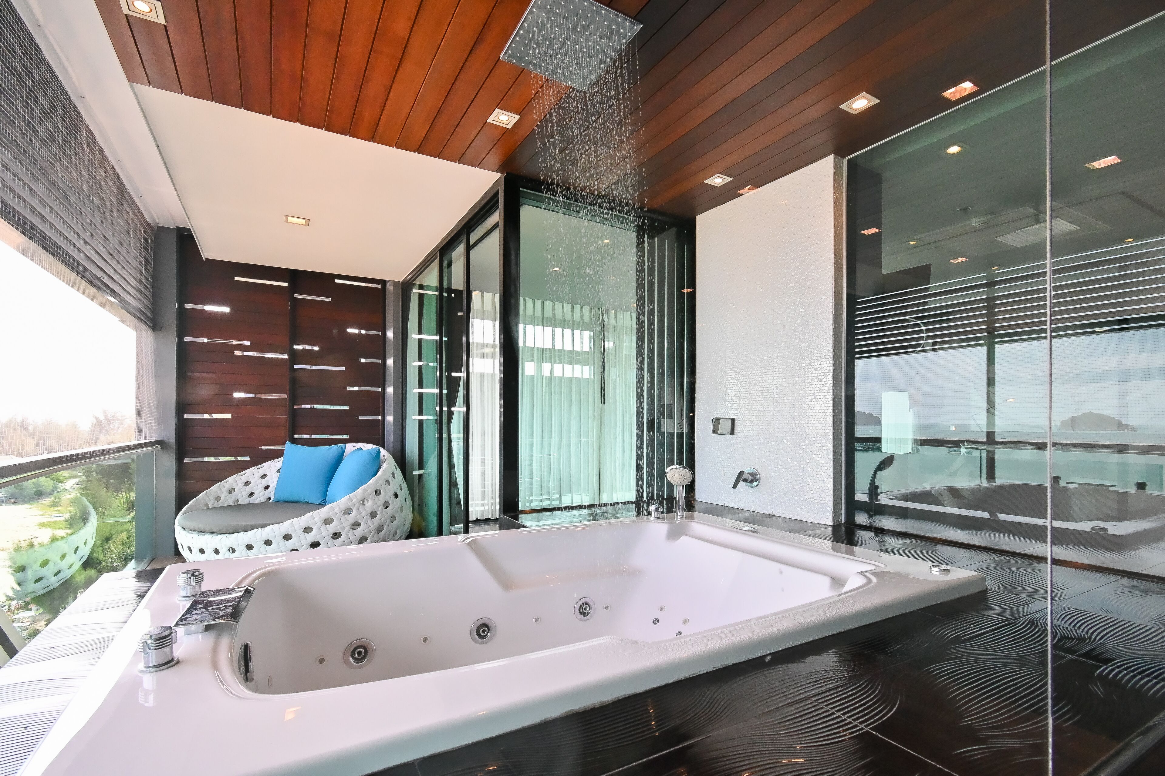 sea view suite room | bathroom | free toiletries, hair dryer, bathrobes, slippers