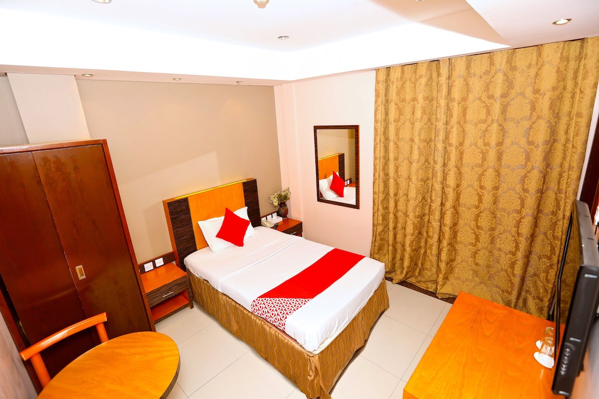 Single Room | Desk, iron/ironing board (on request), WiFi (free)