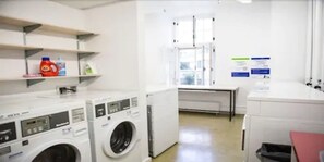 Laundry room - Residence Grey Nuns by Concordia University (Montreal)