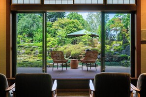 Executive lounge - Fujisan Onsen Hotel Kaneyamaen (Fujiyoshida)