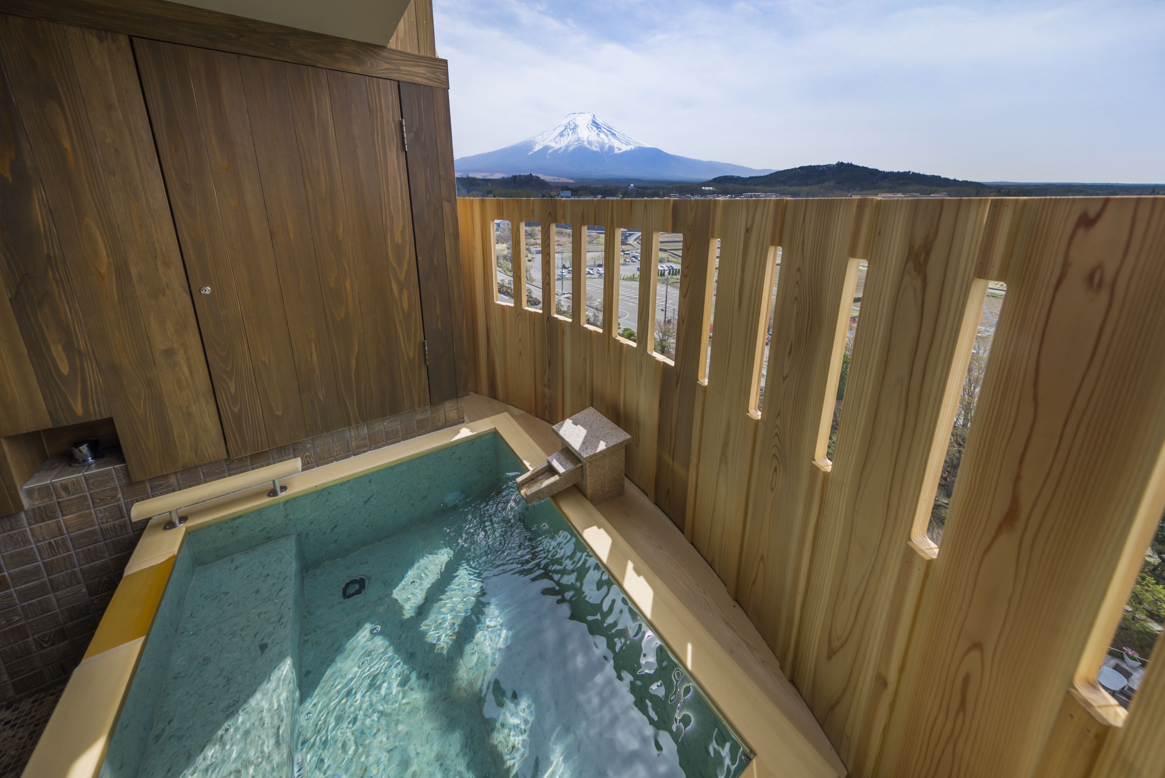Sanri-Comfort Western Room with Open Air Bath, Mt. Fuji View [With Yamanshi Wine Lounge Access] | Bathroom | Combined shower/tub, free toiletries, hair dryer, slippers