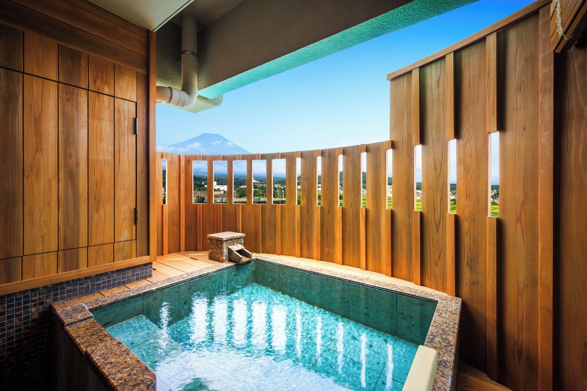 Sanri-Suite JapaneseWestern Room with OpenAir Bath, Mt. Fuji View [With Yamanshi Wine Lounge Access] | Bathroom | Combined shower/tub, free toiletries, hair dryer, slippers