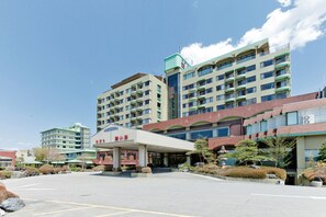 Vista frontal de la propiedad