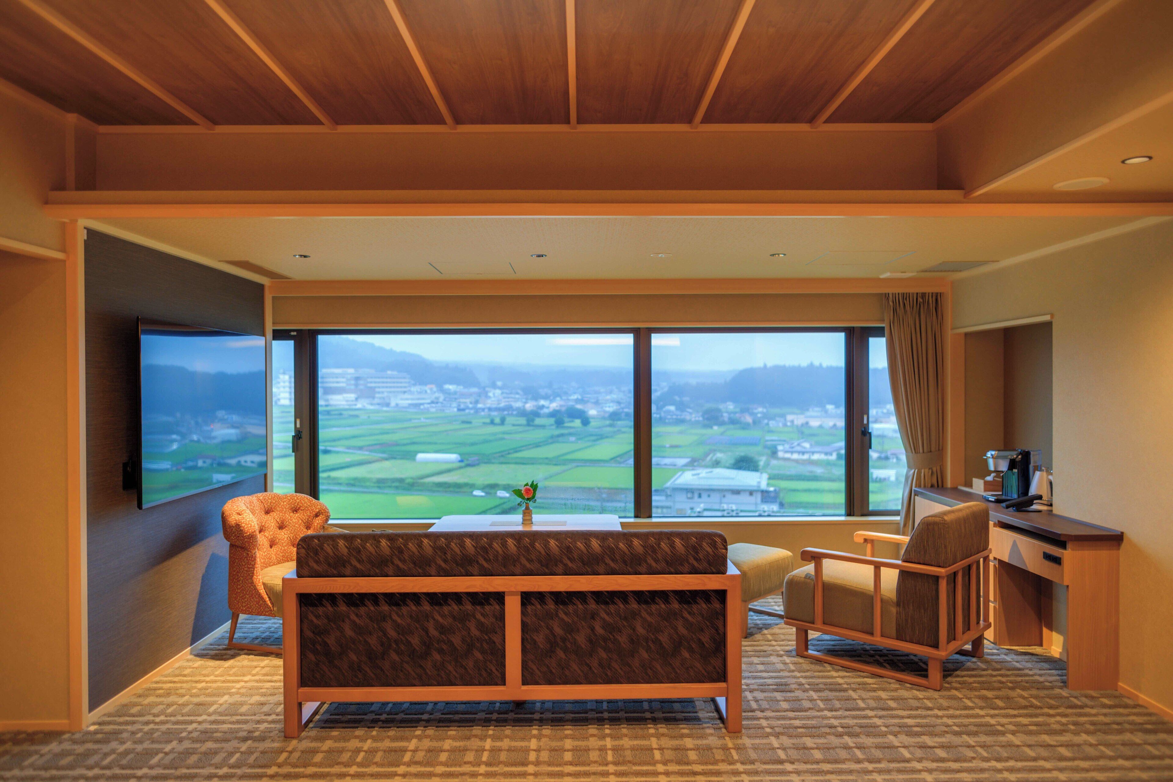 Sanri-Suite JapaneseWestern Room with OpenAir Bath, Mt. Fuji View [With Yamanshi Wine Lounge Access] | Living area | Flat-screen TV
