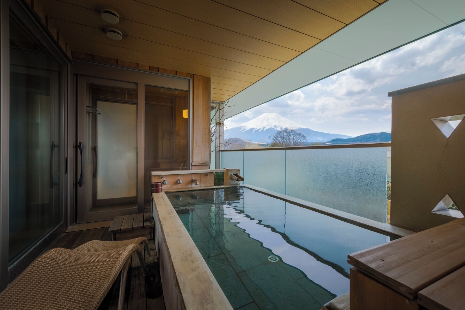 Habitación tradicional, para no fumadores (Yuraku, Open Air Bath, Mt Fuji View) | Baño | Tina con regadera, amenidades de baño gratuitas, secadora de cabello 