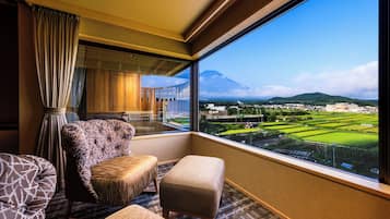 In-room safe, free WiFi, bed sheets