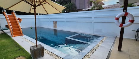 Private pool