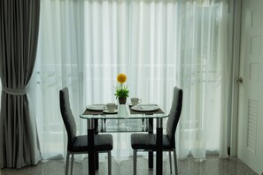 高级房, 1 张双人床 | 客房内用餐