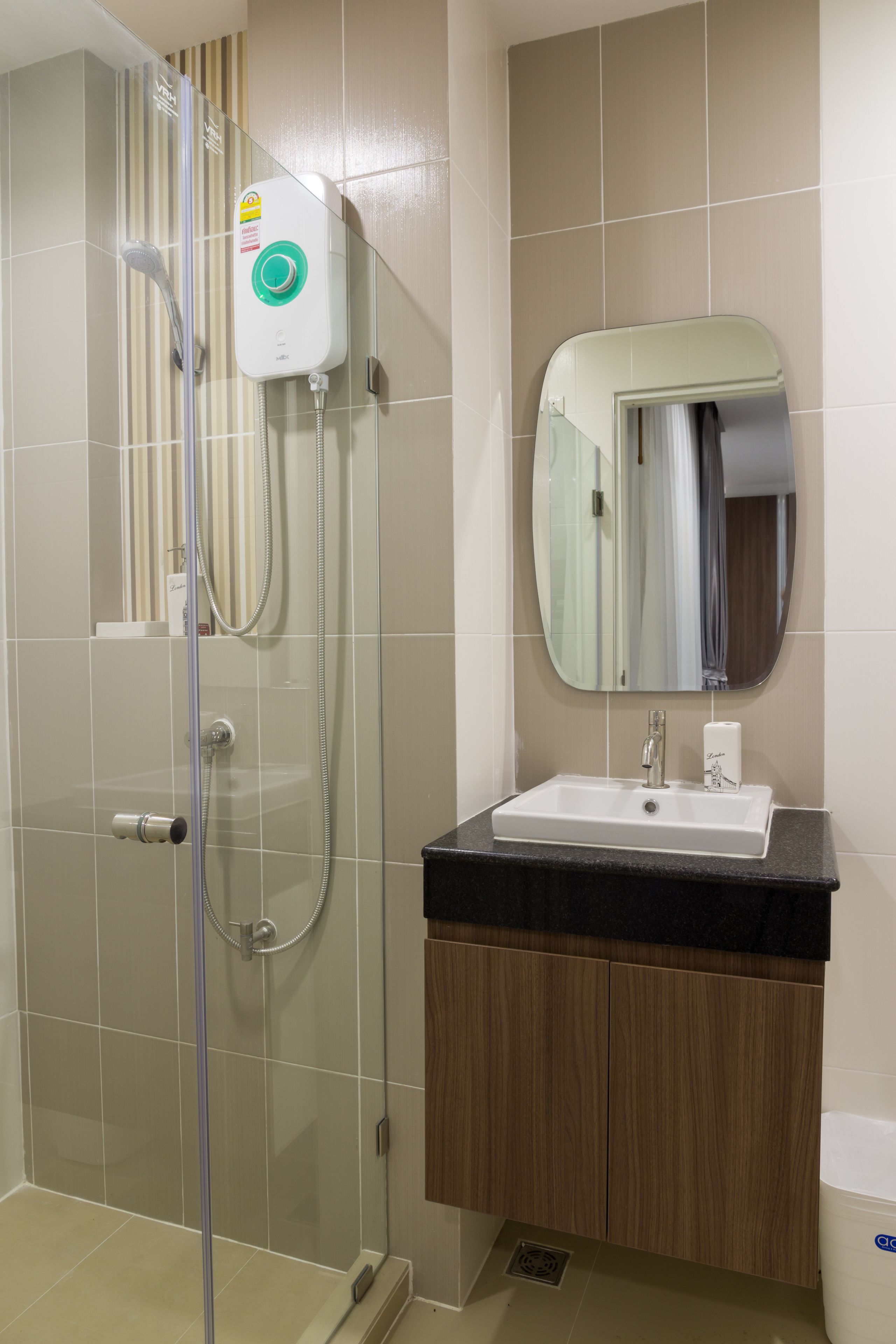 Shower, free toiletries, hair dryer, towels