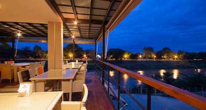 Dragon River Avenue Hotel