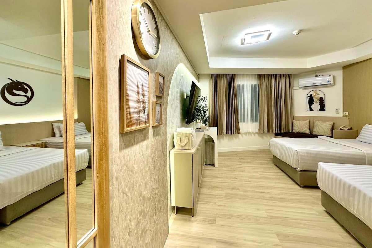 Dragon Deluxe Premium 2 Twin Beds | Frigobar, escrivaninha, camas extras/dobráveis (sobretaxa)