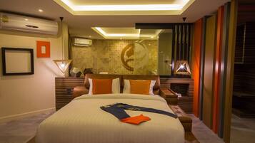 Dragon Elite Suite | Minibar, desk, rollaway beds, free WiFi