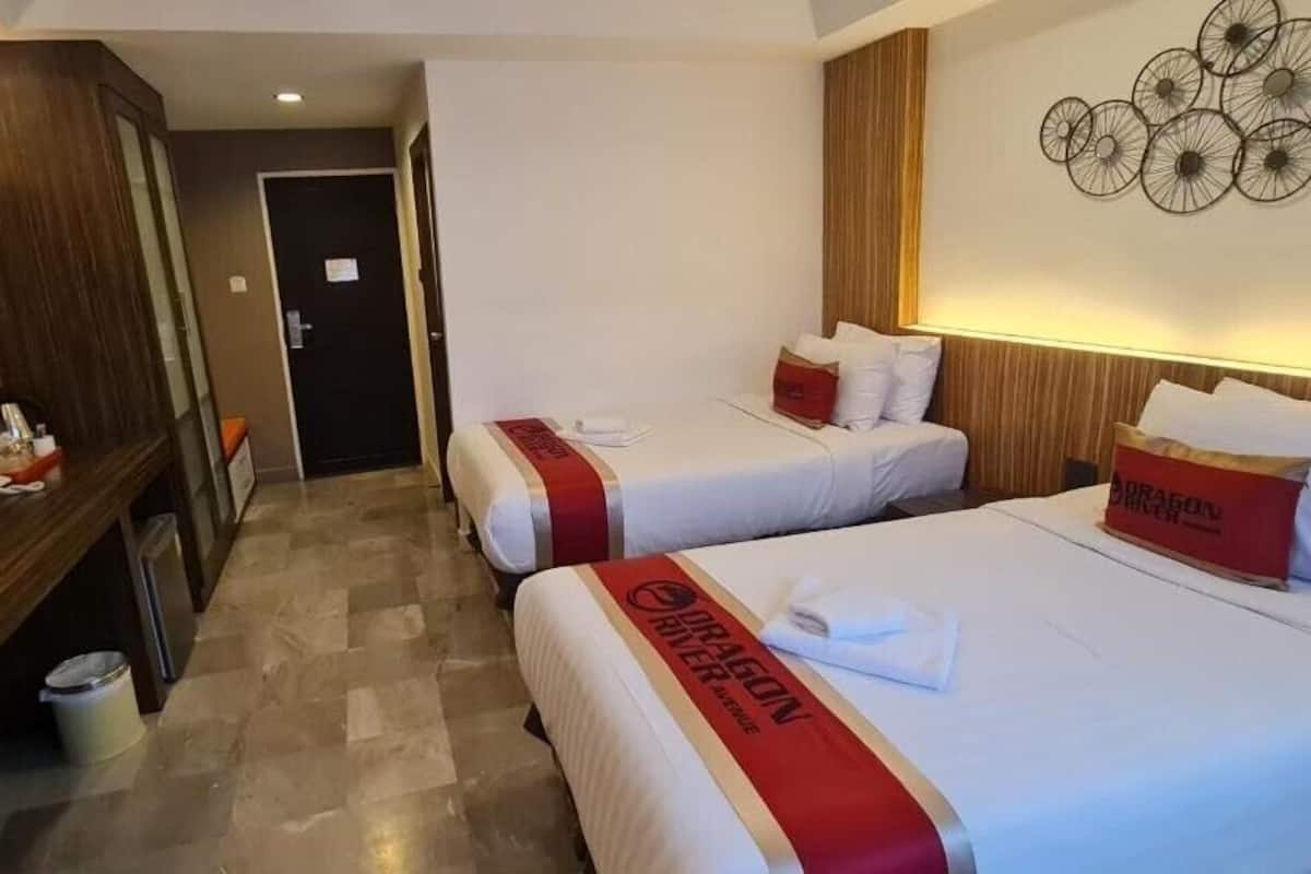 Dragon Deluxe 2 Twin Beds | Frigobar, escrivaninha, camas extras/dobráveis (sobretaxa)